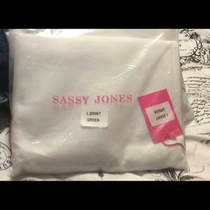 Sassy Jones clutch